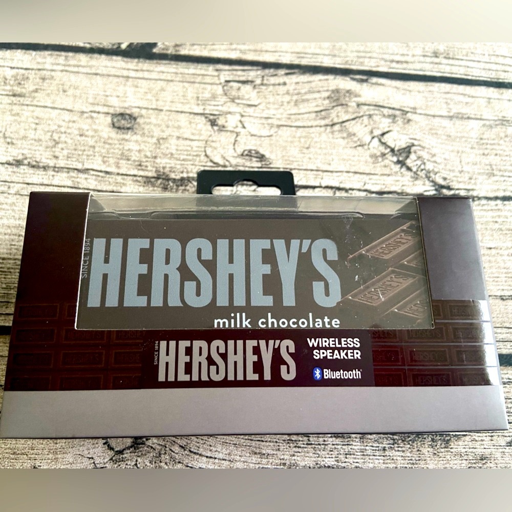 NWT! Hershey’s portable wireless bluetooth speaker